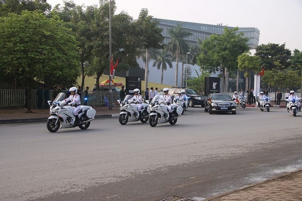 ong tap can binh roi khach san bat dau lich trinh trong ngay cuoi tham chinh thuc viet nam