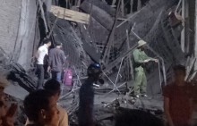 Sập trần bê tông, 2 người thương vong