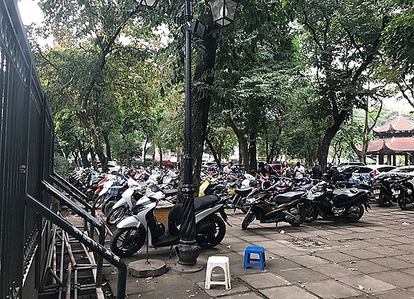 bai trong xe khong phep hang chuc nam o van mieu quoc tu giam ha noi