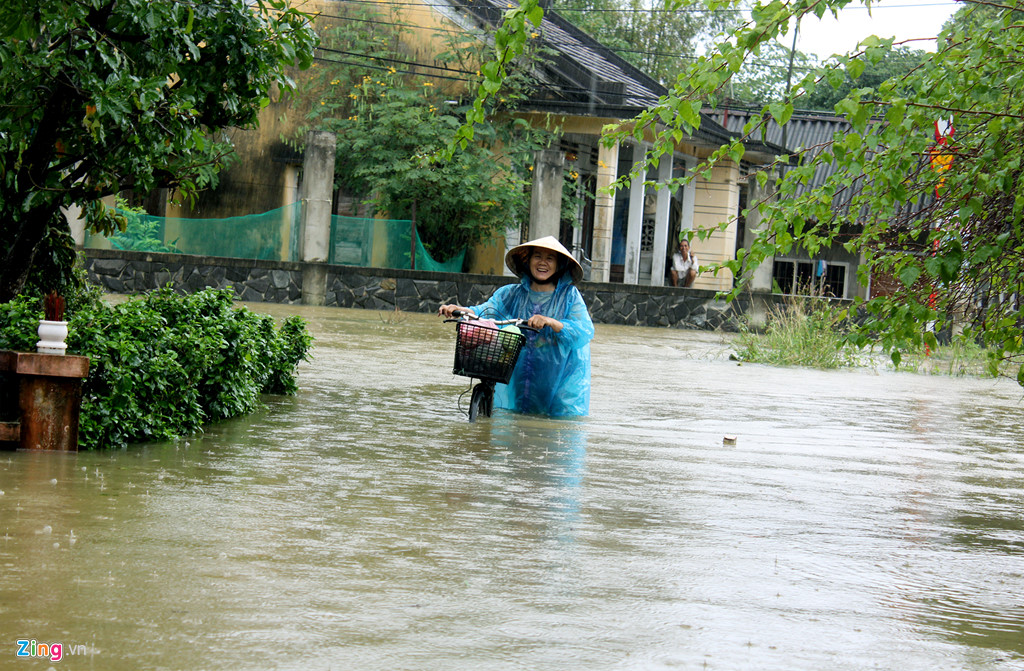 nguoi dan quang nam lai tat bat chay lu