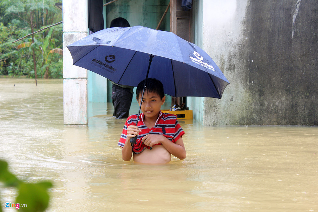 nguoi dan quang nam lai tat bat chay lu
