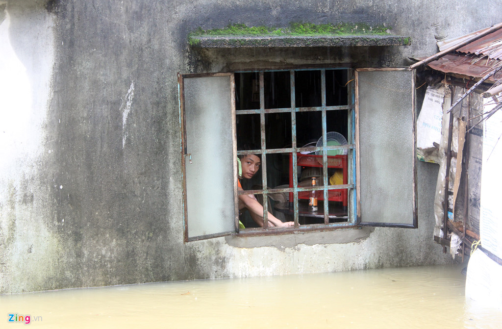 nguoi dan quang nam lai tat bat chay lu