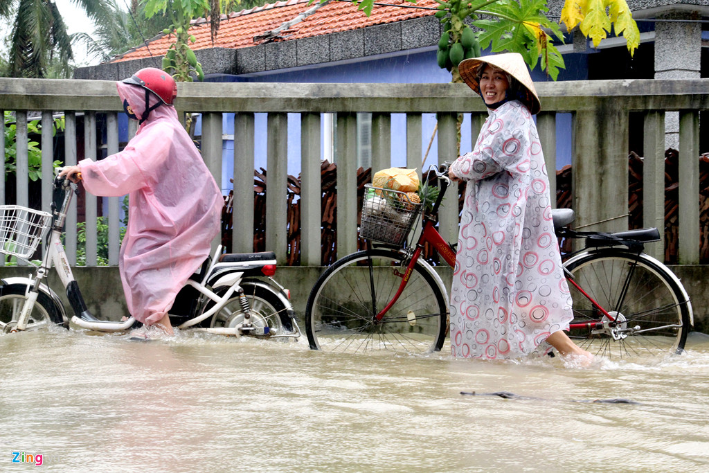 nguoi dan quang nam lai tat bat chay lu