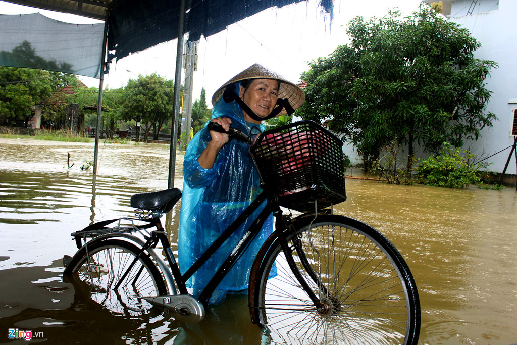 nguoi dan quang nam lai tat bat chay lu