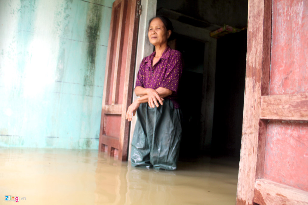 nguoi dan quang nam lai tat bat chay lu