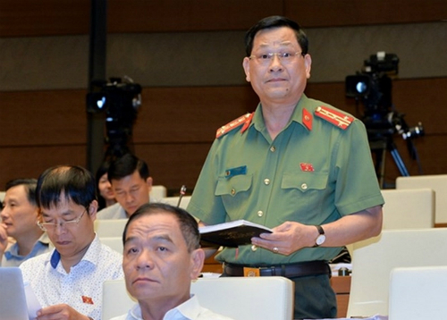 tranh luan viec buoc facebook google dat may chu o viet nam