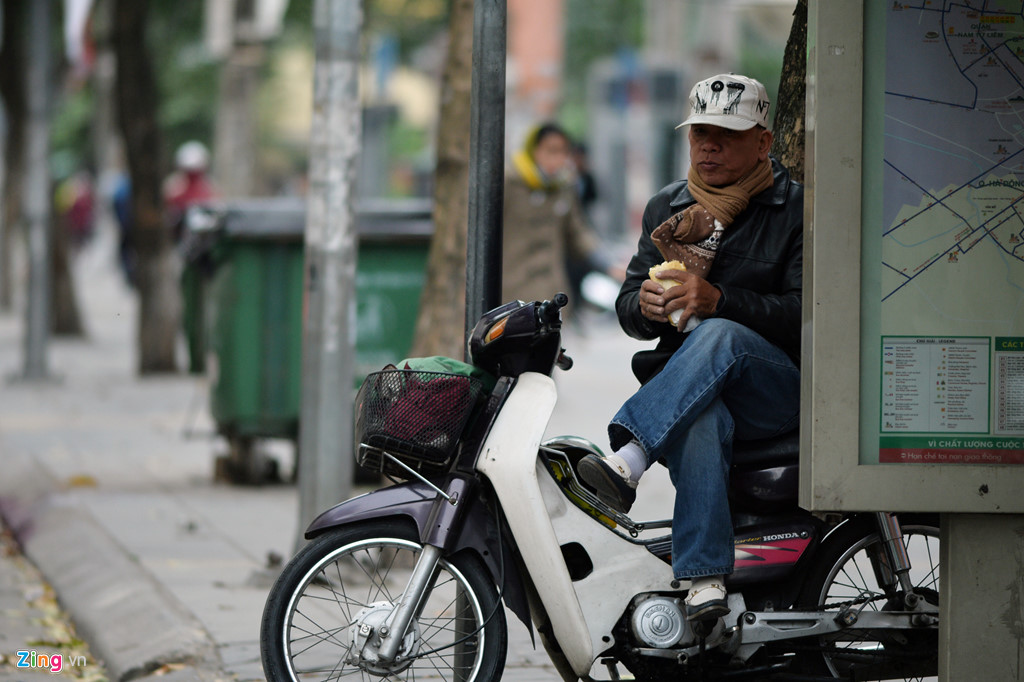 nguoi ha noi co ro suoi am sau mot nam vang mua dong