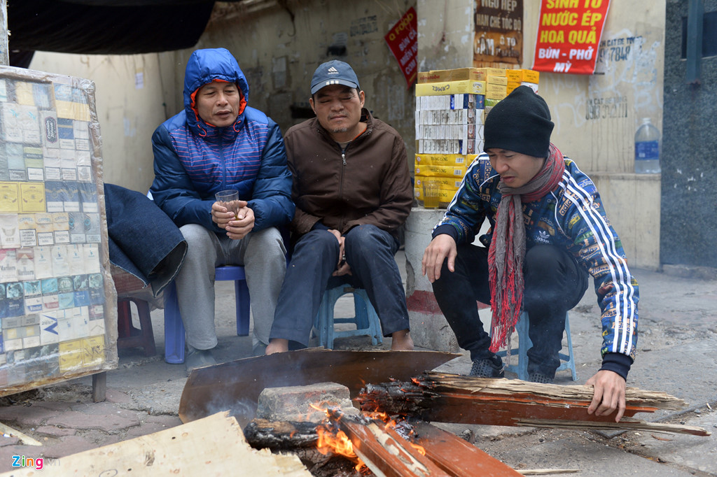 nguoi ha noi co ro suoi am sau mot nam vang mua dong
