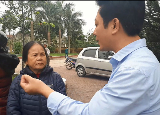 hang chuc con bo tha rong trong thanh pho bi gom ve tru so phuong