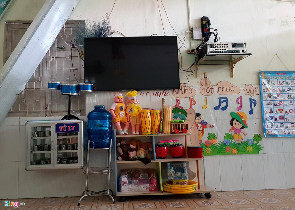 ben trong dia nguc mam xanh noi bao mau dung dao danh tre em