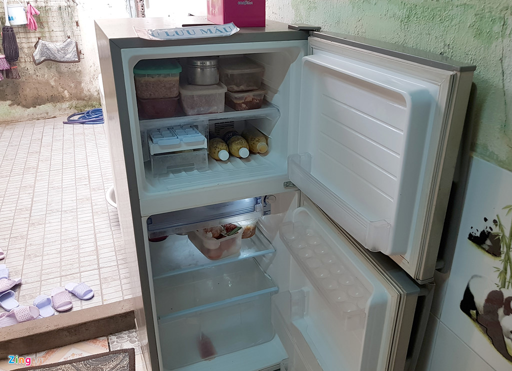 ben trong dia nguc mam xanh noi bao mau dung dao danh tre em