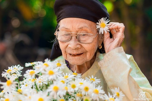 bo anh cuc hoa mi phien ban ba ngoai khien nguoi ta phai mim cuoi ngay lap tuc