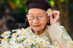 Bộ ảnh cúc họa mi 'phiên bản' bà ngoại khiến người ta phải mỉm cười ngay lập tức!