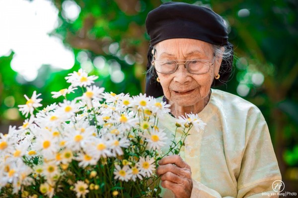 bo anh cuc hoa mi phien ban ba ngoai khien nguoi ta phai mim cuoi ngay lap tuc
