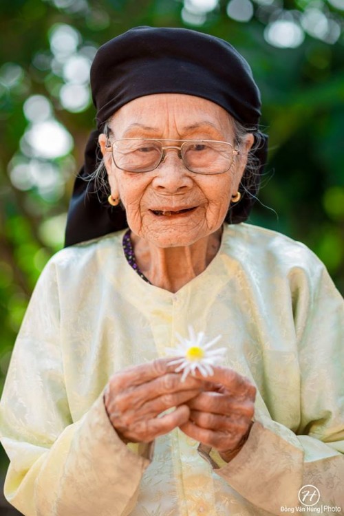 bo anh cuc hoa mi phien ban ba ngoai khien nguoi ta phai mim cuoi ngay lap tuc