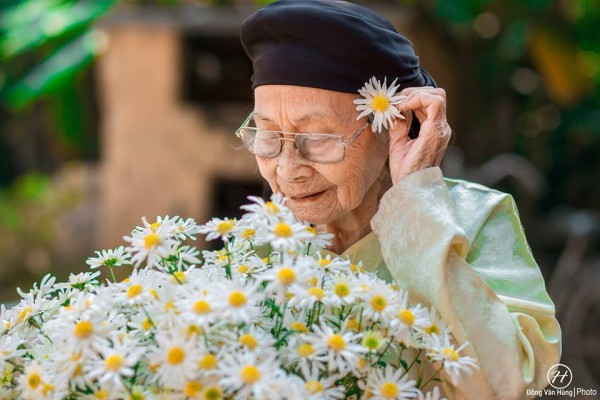 bo anh cuc hoa mi phien ban ba ngoai khien nguoi ta phai mim cuoi ngay lap tuc