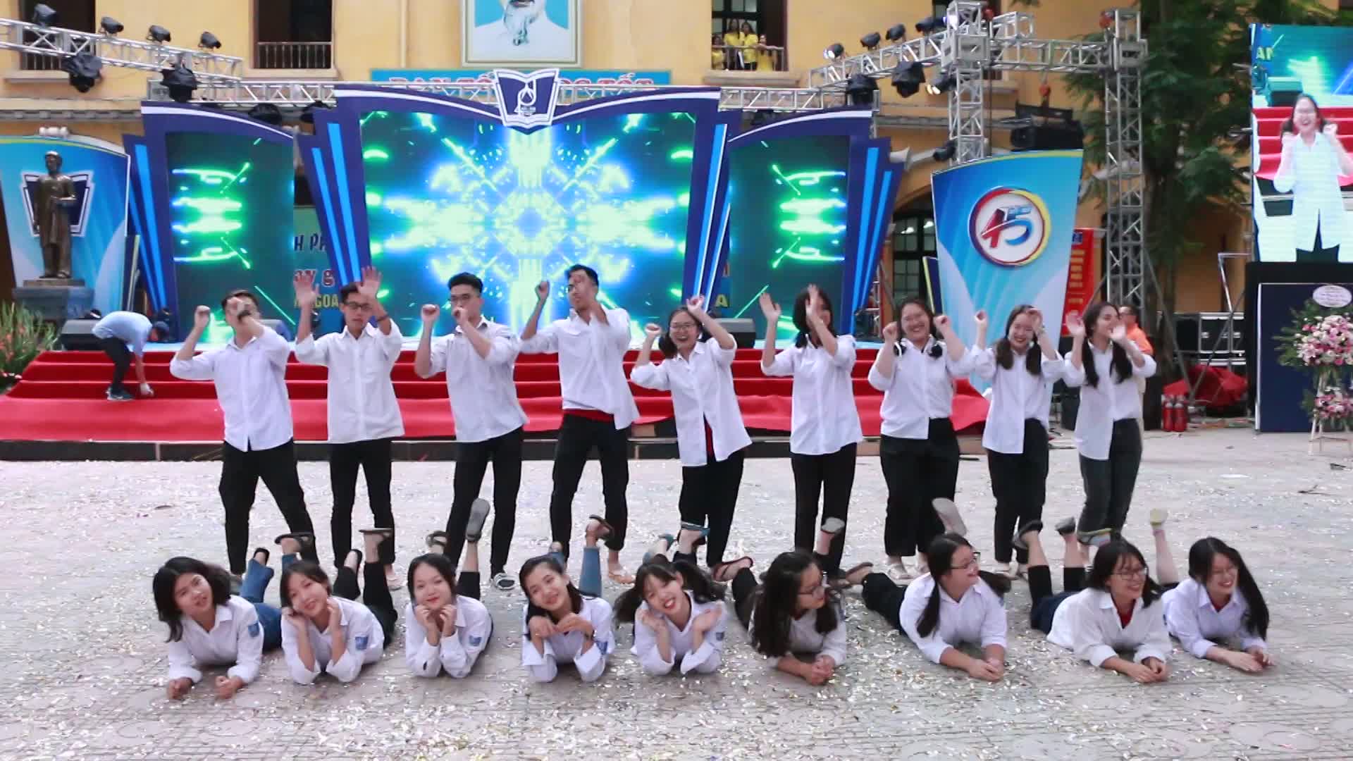 co tro truong phan dinh phung soi dong trong dieu nhay rumba dieu luyen
