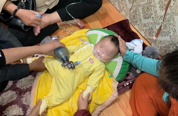 Bố mẹ đau đớn kể lại phút bé trai 4 tháng ở Hà Nội tử vong do ngủ bị đè bo me dau don ke lai phut be trai 4 thang o ha noi tu vong do ngu bi de