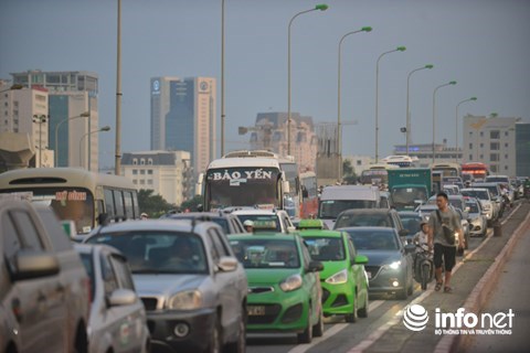 ha noi de xuat cam xe taxi hoat dong tren 13 tuyen duong