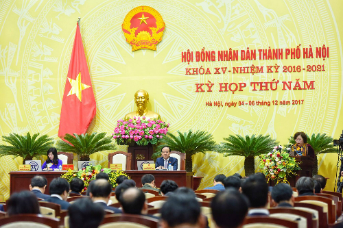 dai bieu hdnd ha noi de nghi lap barie ngan xe may len via he