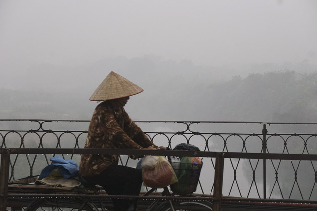 ha noi mo ao trong suong mu day dac