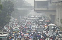 Hà Nội chìm trong sương mù, mưa bụi