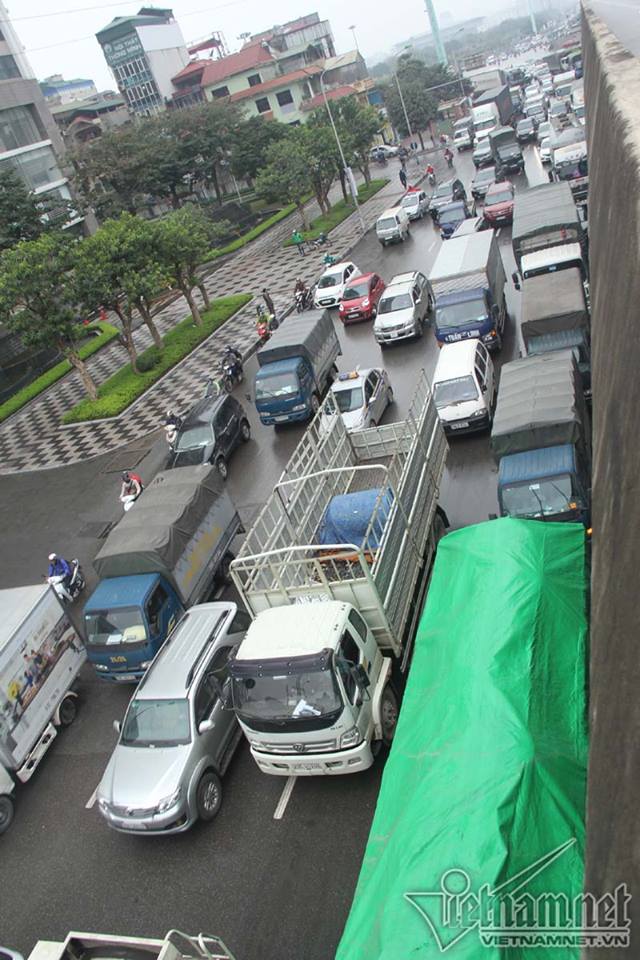 duong ha noi tac nghet xuyen trua trong gia ret
