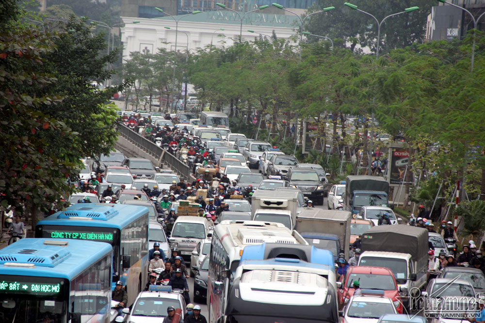 duong ha noi tac nghet xuyen trua trong gia ret