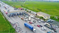 tai xe dung tien 200 dong mua phi qua bot ql5 giao thong un tac