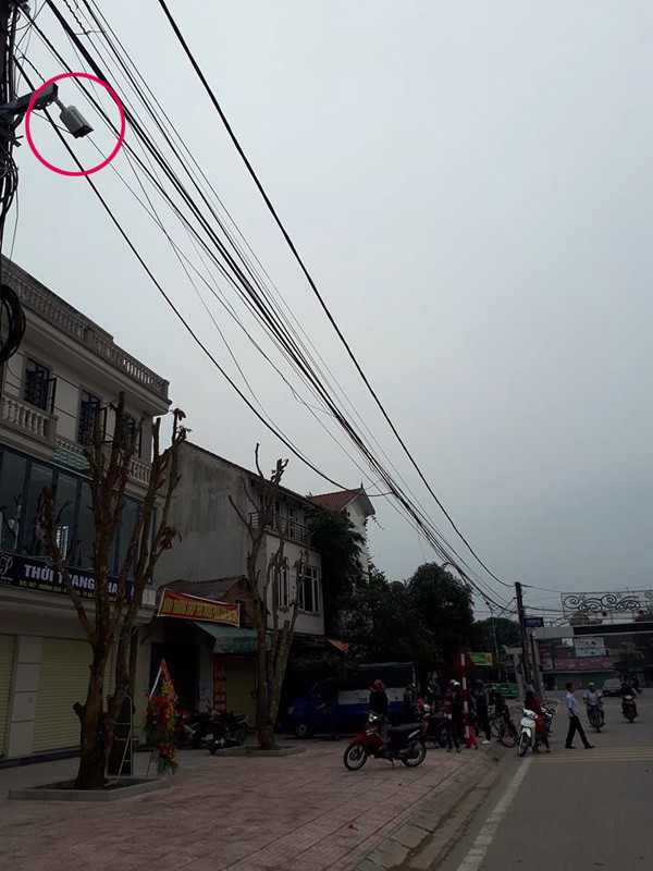 trich xuat camera truy tim thanh nien tong co gai nga nhao roi bo chay