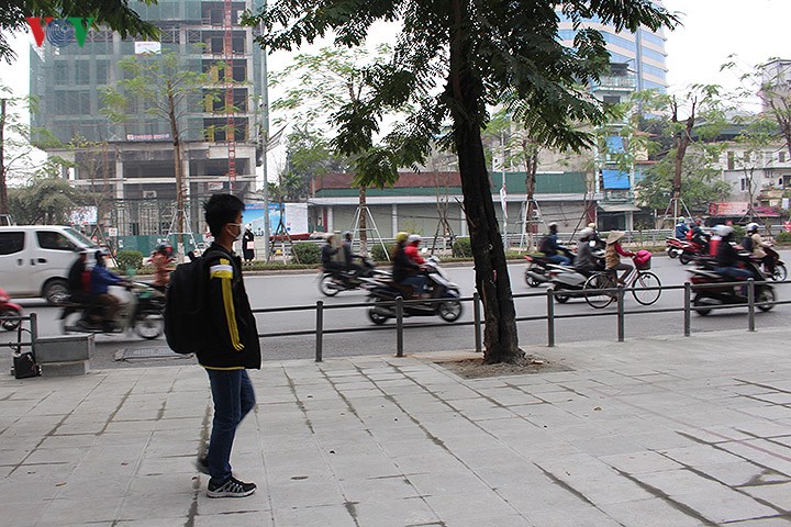 dan ha noi khon kho vi via he vua lat da da xuong cap bui mu mit