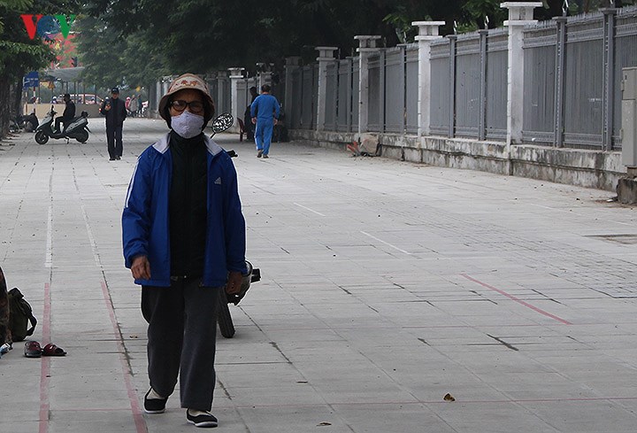 dan ha noi khon kho vi via he vua lat da da xuong cap bui mu mit