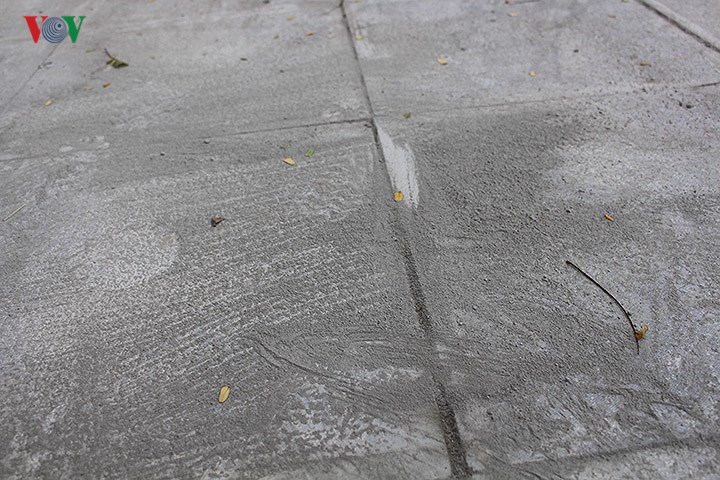 dan ha noi khon kho vi via he vua lat da da xuong cap bui mu mit