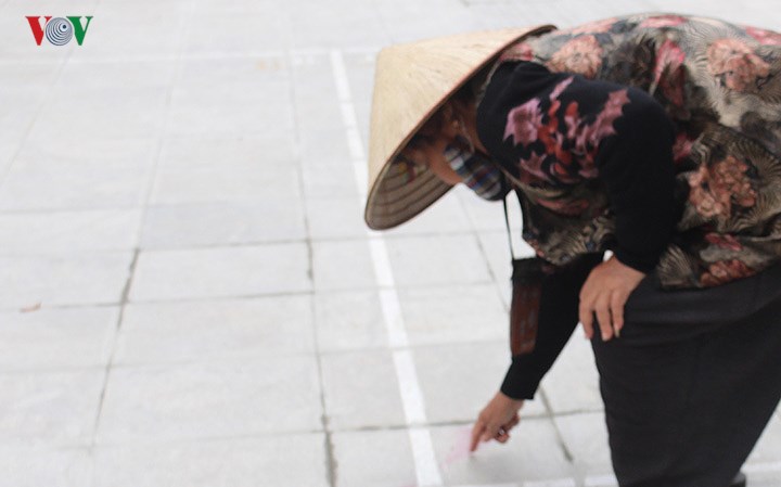 dan ha noi khon kho vi via he vua lat da da xuong cap bui mu mit