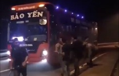 Vụ 'xin tiền' trên cao tốc: Tài xế ứng phó thế nào khi bị cướp chặn đường?