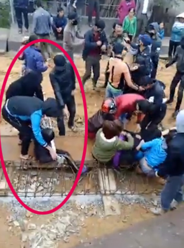 vu nhom thanh nien bit mat dep nguoi dan chi dao cong an dieu tra khan