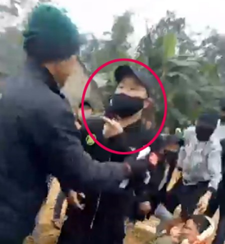 vu nhom thanh nien bit mat dep nguoi dan chi dao cong an dieu tra khan