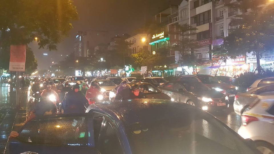 dong xe vo tan te liet trong mua ret tam ta khap nga ha thanh