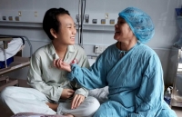 nguoi dan ong duoc cuu song nho trai tim hien tang tu chang trai 27 tuoi