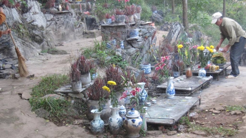 lao gan canh gac cong troi tra linh