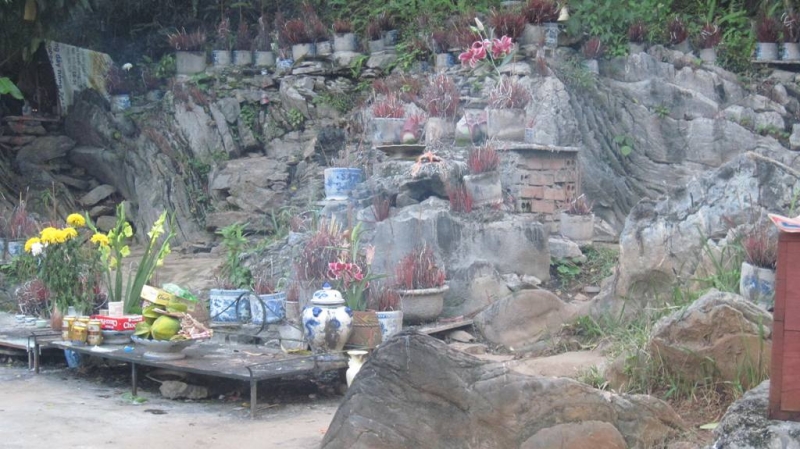 lao gan canh gac cong troi tra linh
