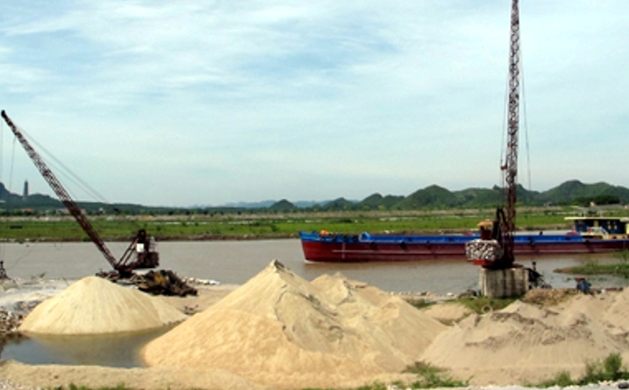 ninh binh dinh chi hoat dong 4 ben thuy noi dia trai phep