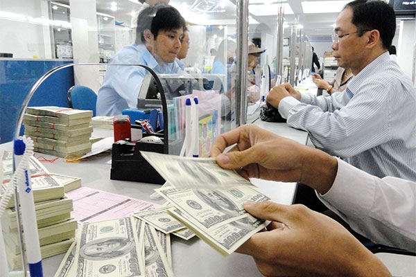 tai sao cac ngan hang o at giam lai suat huy dong