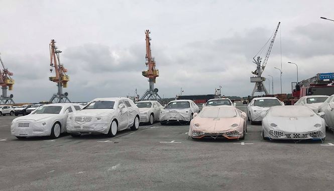 lamborghini bentley luu cang vi khong co tien dong thue