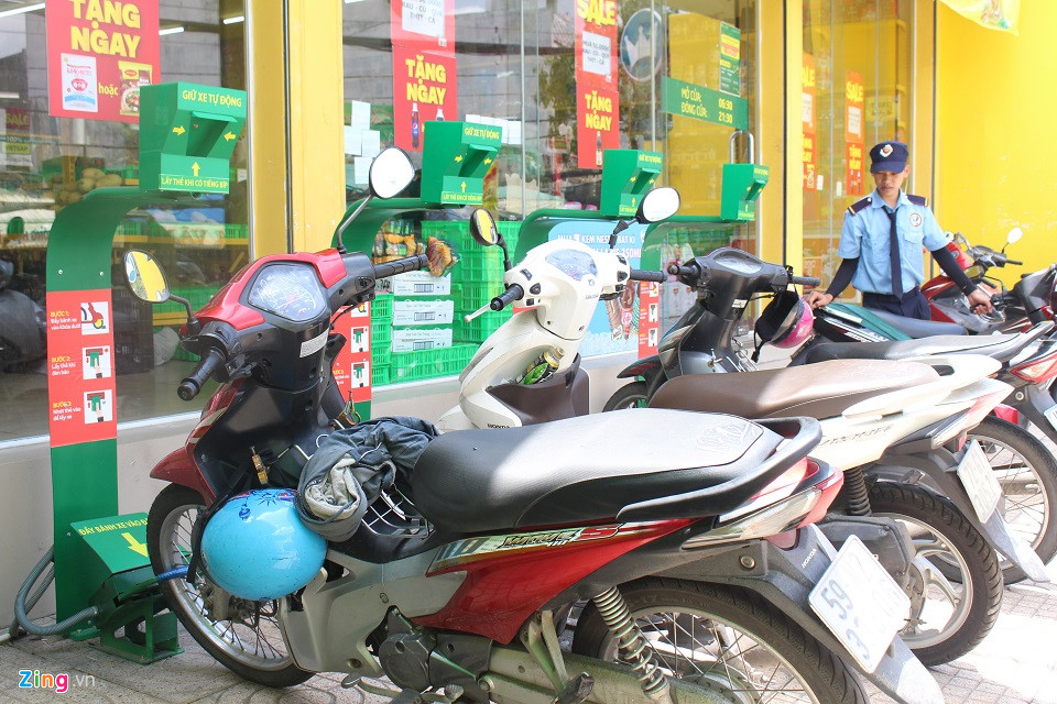 trai nghiem he thong giu xe tu dong tai sai gon