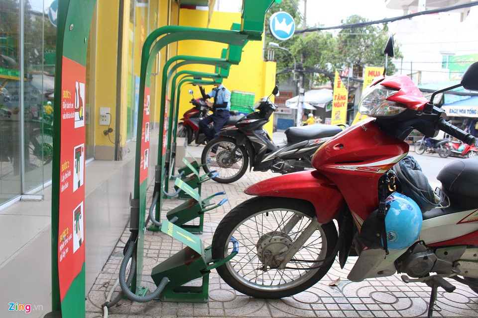 trai nghiem he thong giu xe tu dong tai sai gon