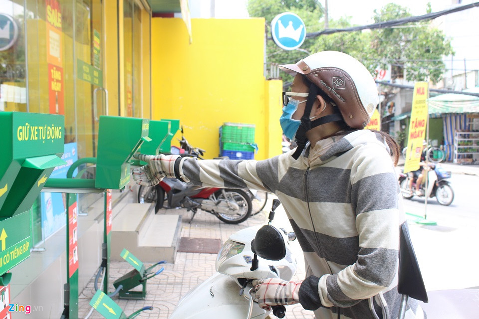 trai nghiem he thong giu xe tu dong tai sai gon