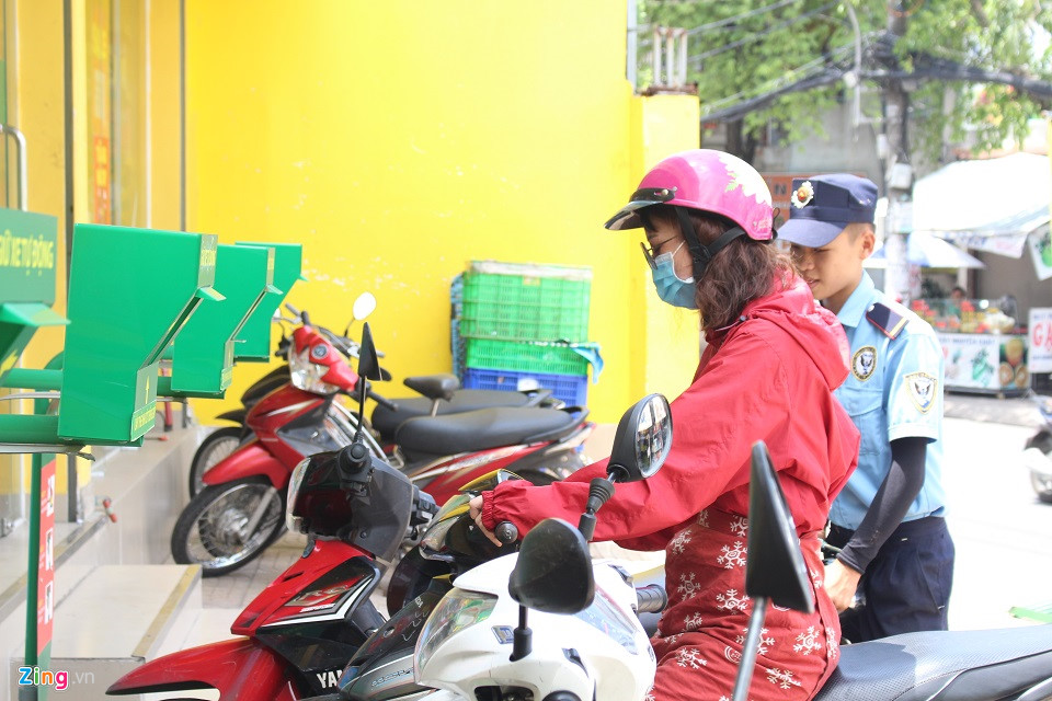 trai nghiem he thong giu xe tu dong tai sai gon