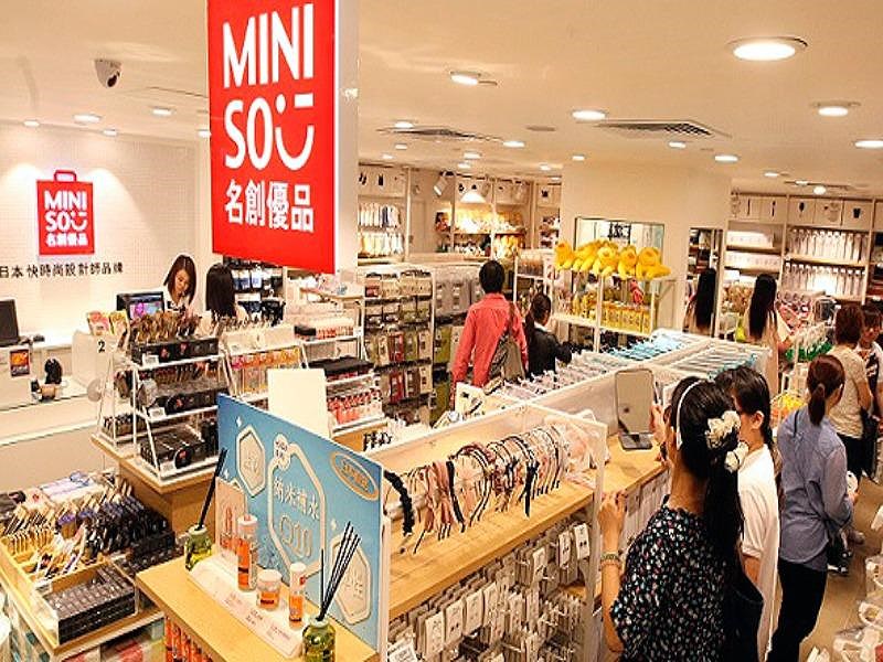 doi thu mumuso dinh bao du luan ceo cua miniso roi ghe