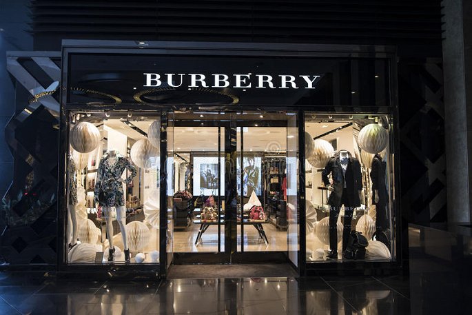vi sao burberry quyet tieu huy 37 trieu usd hang ton chu khong ha gia